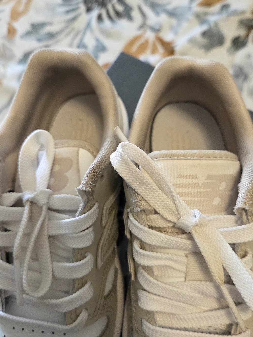 New Balance Kids Beige and White Sneakers - Picture 4 of 12